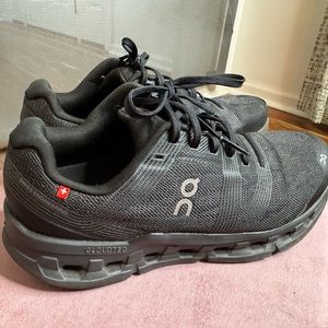 Great Condition! On CloudGo women’s size 10 in black